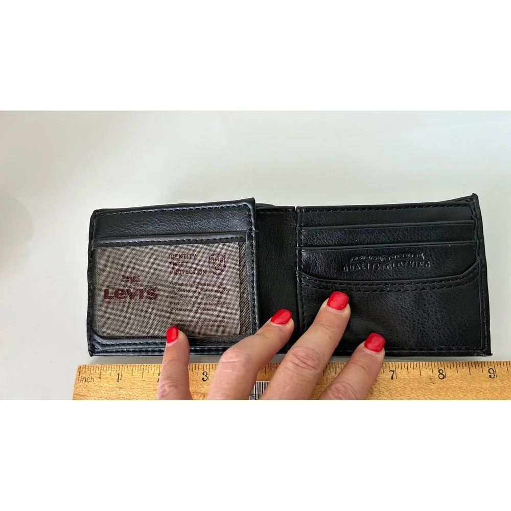 New Levi's Men's Black Leather Bifold Wallet RFID Blocking ID Window Pocket Book